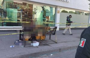 Encuentran sin vida a indigente en las bancas de Tequis
