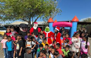 Menores de El Mezquital tienen convivencia navideña con la Guardia Estatal