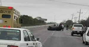 Volcadura en carretera Tampico-Valles deja tres heridos; menor de edad en estado grave