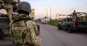 Hallan 20 cuerpos colgados y dentro de una camioneta en Culiacán