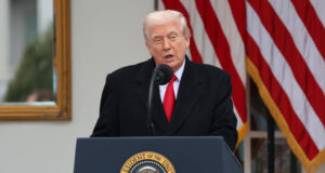 Trump declara “cerrado” el espacio aéreo venezolano en medio de tensión militar
