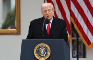 Trump declara “cerrado” el espacio aéreo venezolano en medio de tensión militar