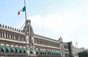 Sheinbaum revisa propuesta de reforma electoral con legisladores