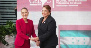 Xiomara Castro arriba a México para encuentro con Claudia Sheinbaum