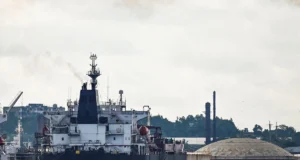 México defiende como soberano el envío de petróleo a Cuba pese a tensiones con EU