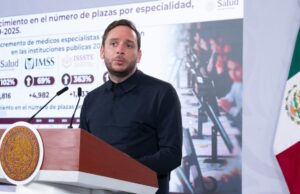México duplica formación de médicos especialistas en seis años