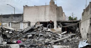 Aumenta a tres el número de fallecidos por explosión en Pesquería; lesionados siguen graves