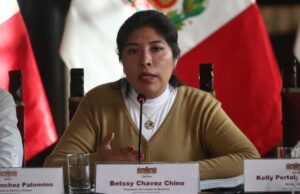 Perú evalúa irrumpir en embajada mexicana para detener a Betssy Chávez