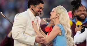 Celebridades latinas ovacionan a Bad Bunny tras show en el Super Bowl