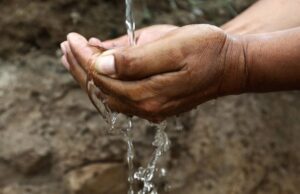 Nueva Ley de Aguas: sanciones a acaparadores y fin del mercado negro