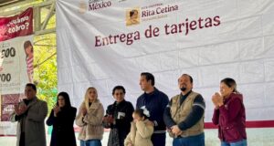 Entregan tarjetas de la Beca Rita Cetina en secundaria de Santa Catarina