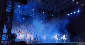 Brilla el encendido del pino en el Museo de Historia Mexicana