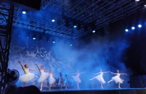 Brilla el encendido del pino en el Museo de Historia Mexicana