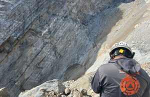Trabajador queda atrapado por horas tras deslave en pedrera de Escobedo