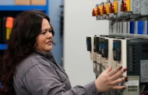 Deportaciones y jubilaciones agravan escasez de mano de obra en EU