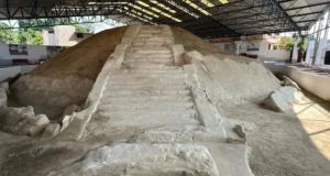 Una pirámide huasteca sobrevive entre residencias en el sur de Tampico