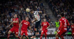 Berterame y un inspirado Luis Cárdenas dan ventaja mínima a Rayados ante Toluca