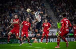 Berterame y un inspirado Luis Cárdenas dan ventaja mínima a Rayados ante Toluca