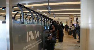 Sheinbaum anuncia sanciones por extorsión a migrantes