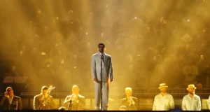 Polémica por imágenes de Bad Bunny tocando piezas en el Museo de Antropología