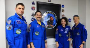 NASA y SpaceX lanzan cuatro astronautas para reforzar tripulación reducida de Estación Espacial Internacional