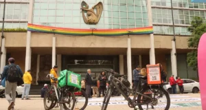 Repartidores en moto deberán ganar más de 14 mil pesos para tener IMSS completo