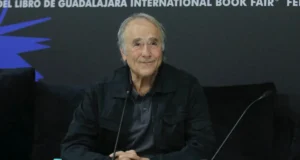 Serrat celebra a México en su llegada a la FIL Guadalajara 2025