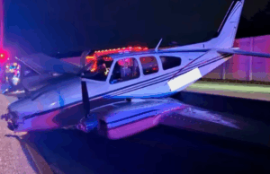 Avioneta con falla de motor aterriza de emergencia sobre la I-95 en Florida y choca contra un auto