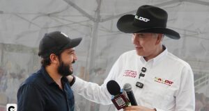 Waldo Fernández responde desde la calle: escuchar y volver a Nuevo León