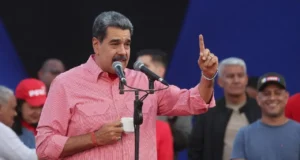 Maduro promete resistir presiones de Estados Unidos y niega riesgo de desestabilización