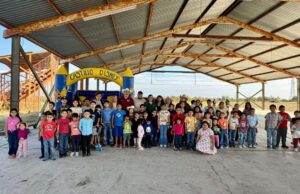 Comité de Damas de la UGRNL lleva juguetes a comunidades rurales de Nuevo León