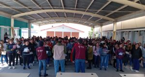 Entregan becas Rita Cetina a estudiantes de secundaria en Pesquería