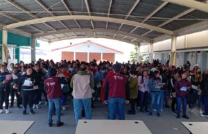 Entregan becas Rita Cetina a estudiantes de secundaria en Pesquería