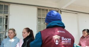 Entregan Gobierno Federal tarjetas de la Beca Rita Cetina en San Nicolás