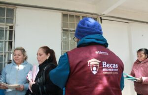 Entregan Gobierno Federal tarjetas de la Beca Rita Cetina en San Nicolás