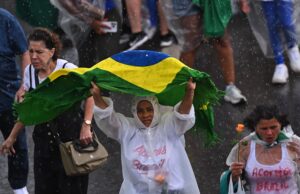 Rayo hiere a decenas durante manifestación a favor de Bolsonaro en Brasil