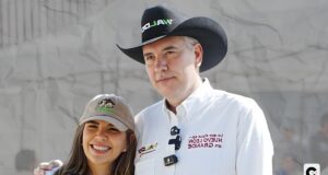 Waldo Fernández acerca atención ciudadana con Escritorios Callejeros