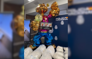 Réplica de ‘Popeye’ de Jeff Koons oculta 40 kilos de metanfetamina en desmantelamiento de red narco mexicana en España