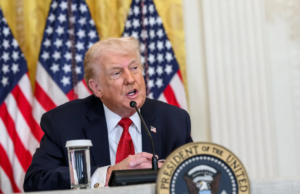 Trump exige negociaciones inmediatas para adquirir Groenlandia y descarta uso de la fuerza