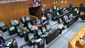 Congreso de Nuevo León vence veto y aprueba tarifas preferenciales de transporte