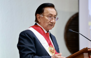 José María Balcázar asume la presidencia interina de Perú