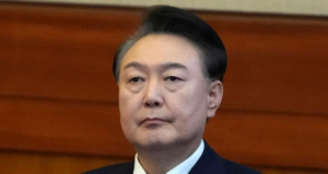 Condenan a cadena perpetua al expresidente surcoreano Yoon Suk-yeol