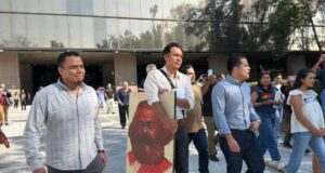 Marx Arriaga abandona la SEP tras cuatro días atrincherado