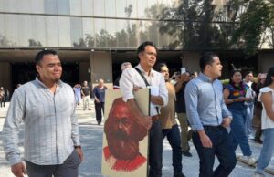 Marx Arriaga abandona la SEP tras cuatro días atrincherado