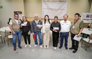 Consolidan apoyos sociales con entrega de tarjetas en Zuazua