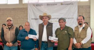 Entrega Bienestar tarjetas de pensión a adultos mayores en Linares