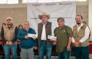 Entrega Bienestar tarjetas de pensión a adultos mayores en Linares