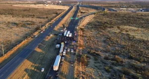 Bloquean carreteras en Zacatecas en protesta contra David Monreal