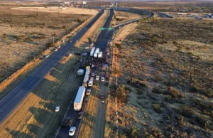 Bloquean carreteras en Zacatecas en protesta contra David Monreal