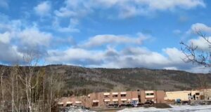 Tiroteo mortal en escuela de Tumbler Ridge deja al menos diez fallecidos